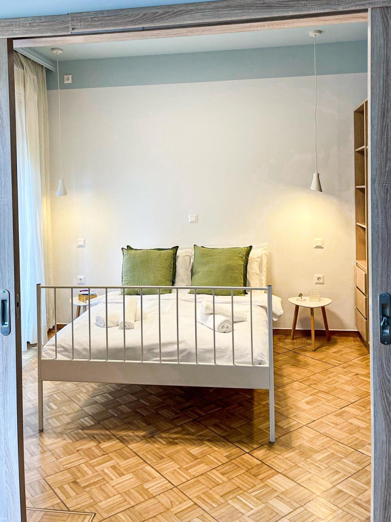 Apartment Near Metro + Port Pireu Exterior foto