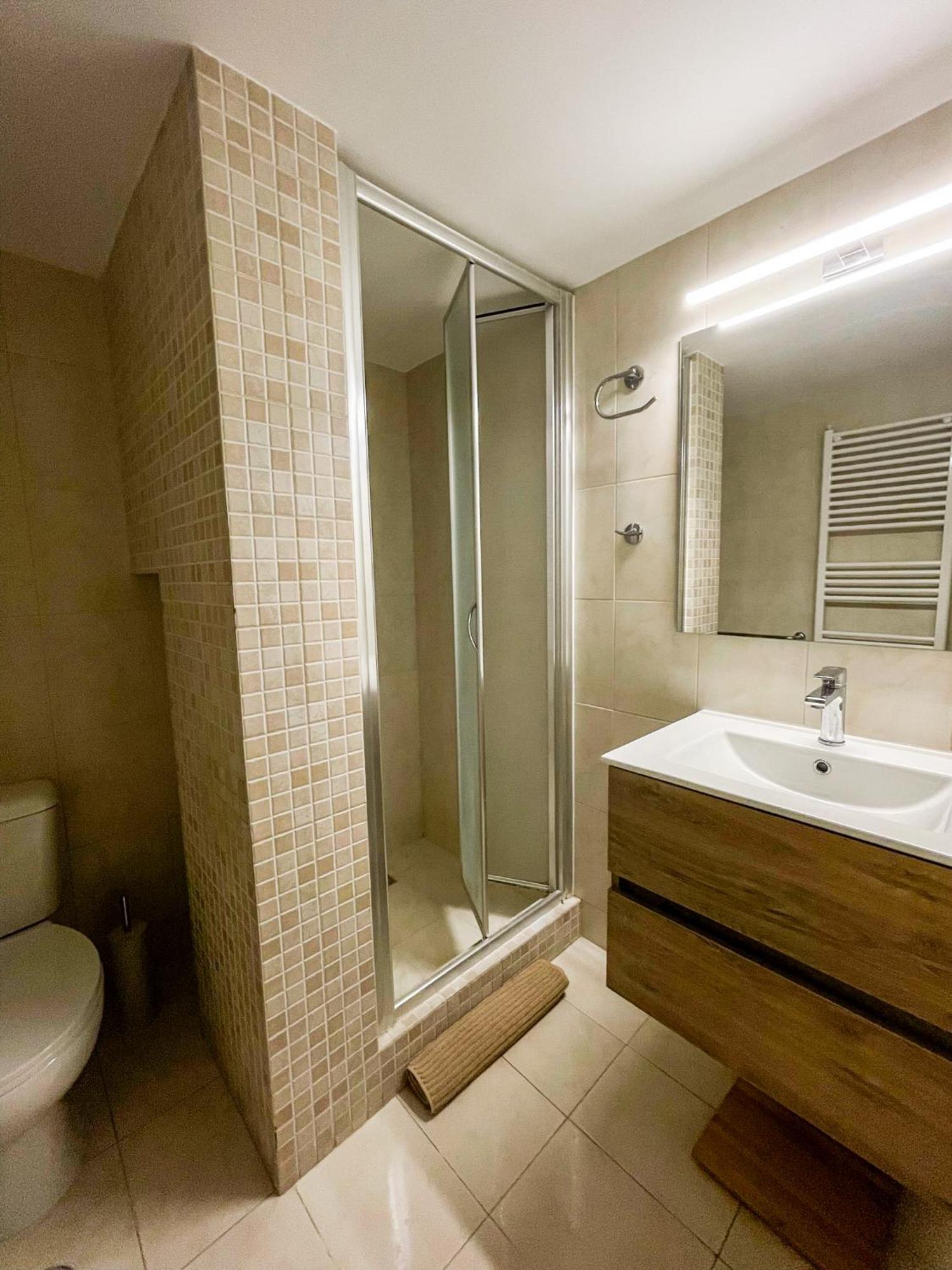 Apartment Near Metro + Port Pireu Exterior foto