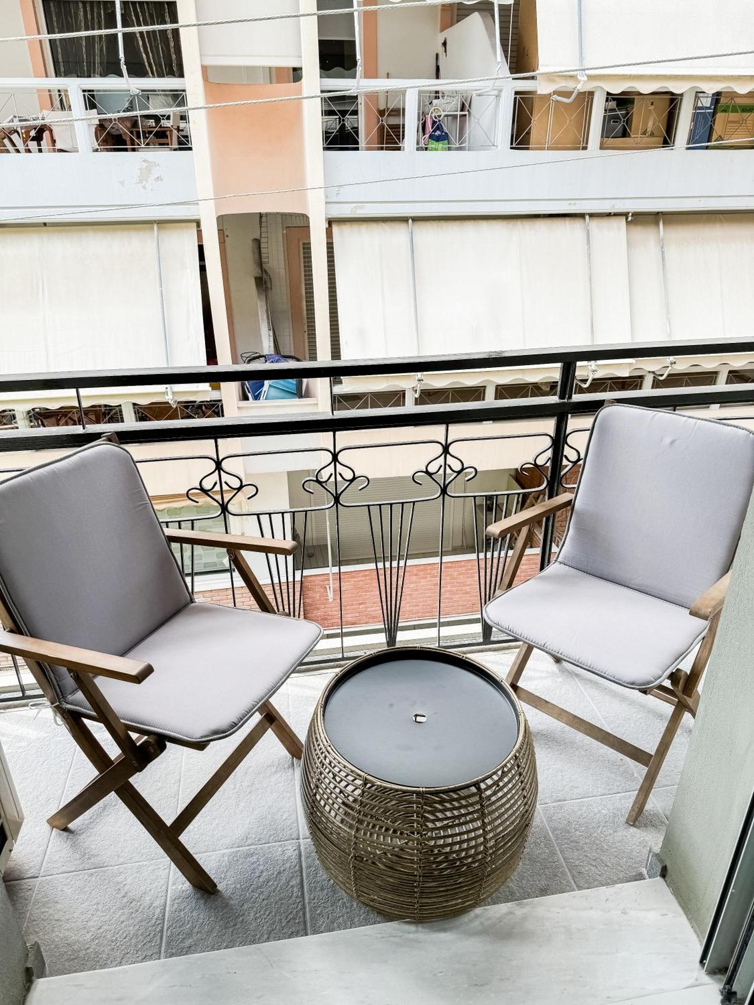 Apartment Near Metro + Port Pireu Exterior foto